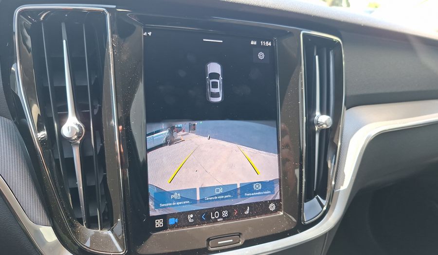 Volvo S60 2.0 B4 PLUS AUTO Sedan 2023