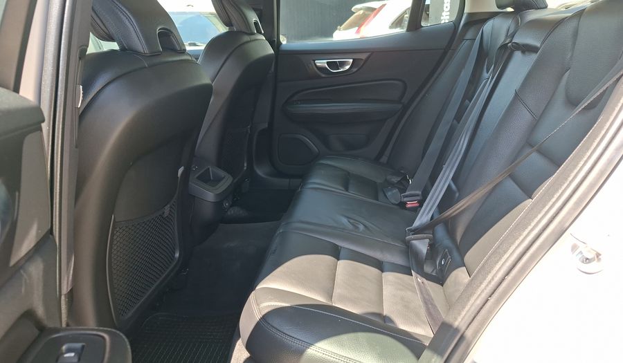 Volvo S60 2.0 B4 PLUS AUTO Sedan 2023