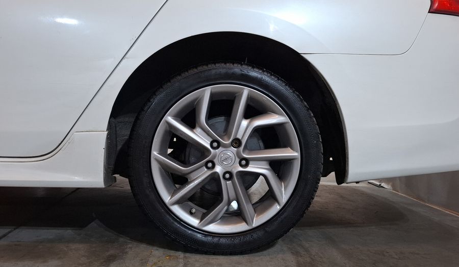 Nissan Sentra 1.8 SR NAVI CVT Sedan 2015