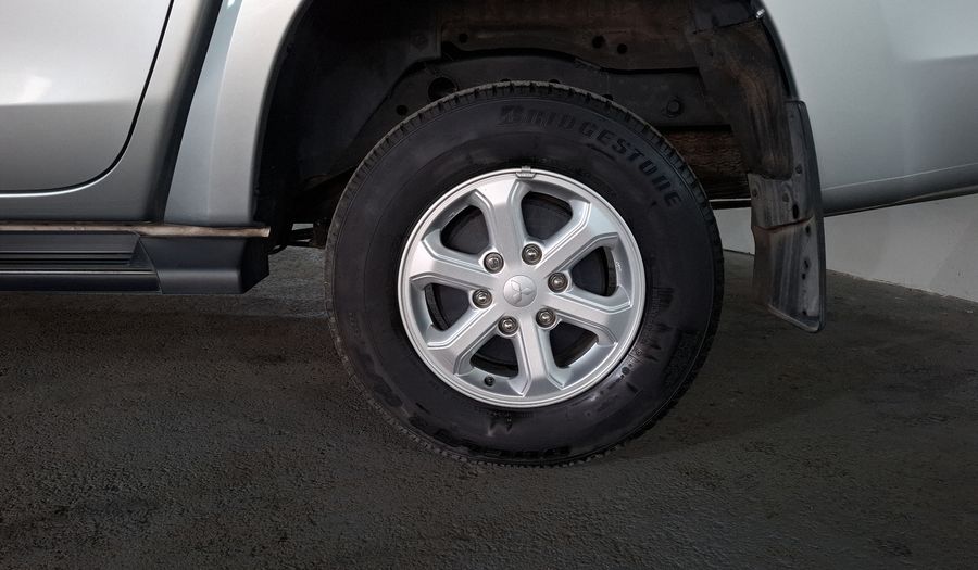 Mitsubishi L200 2.4 GLX DIESEL 4WD Pickup 2024