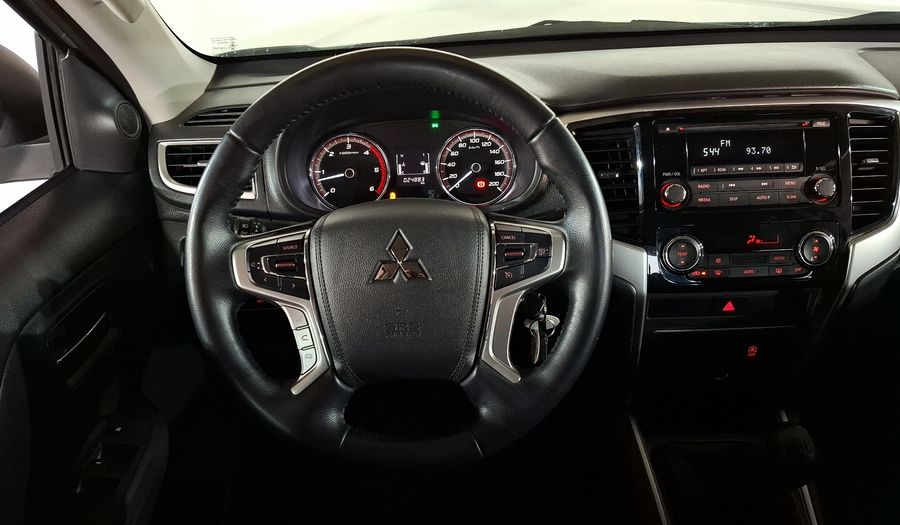 Mitsubishi L200 2.4 GLX DIESEL 4WD Pickup 2024