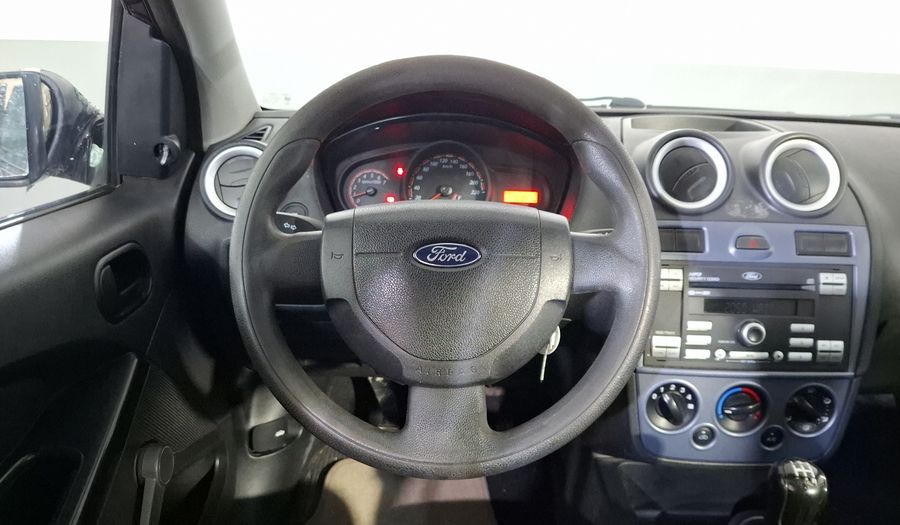 Ford Fiesta 1.6 FIESTA IKON HATCH AMBIENTE A/A MT Hatchback 2014