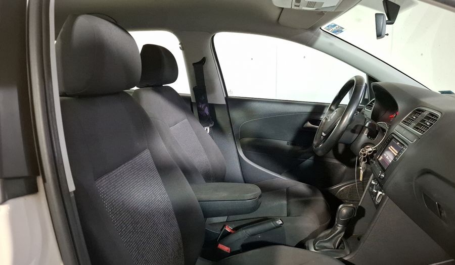 Volkswagen Polo 1.6 COMFORTLINE PLUS AUTO Hatchback 2020