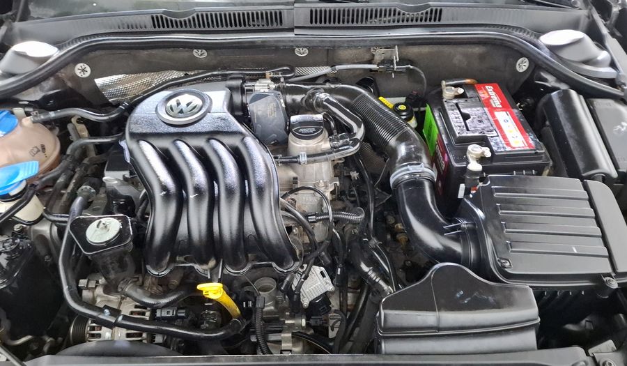 Volkswagen Jetta 2.0 TIPTRONIC Sedan 2015