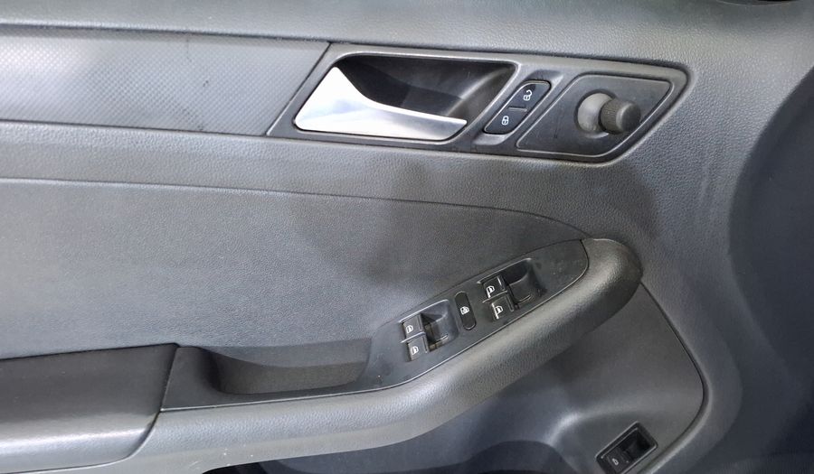 Volkswagen Jetta 2.0 TIPTRONIC Sedan 2015