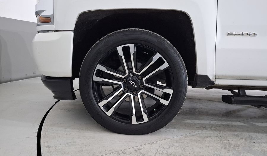 Chevrolet Silverado 2500 5.3 DOBLE CABINA K AT 4WD Pickup 2017
