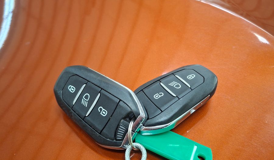 Citroen C4 1.2 PURETECH 130 AUTO SHINE Hatchback 2022