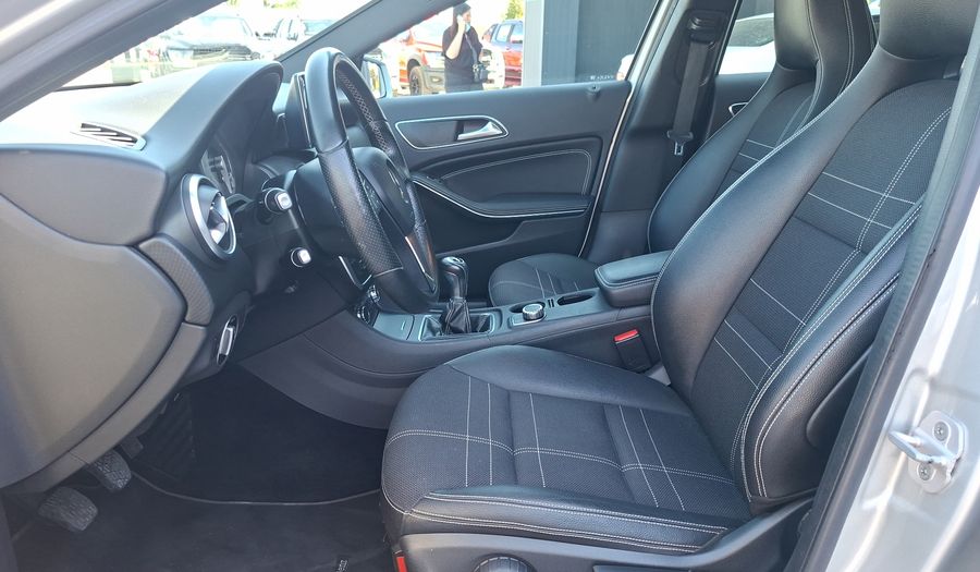 Mercedes Benz Clase A 1.6 180 Hatchback 2016