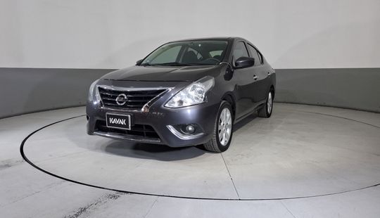 Nissan • Versa