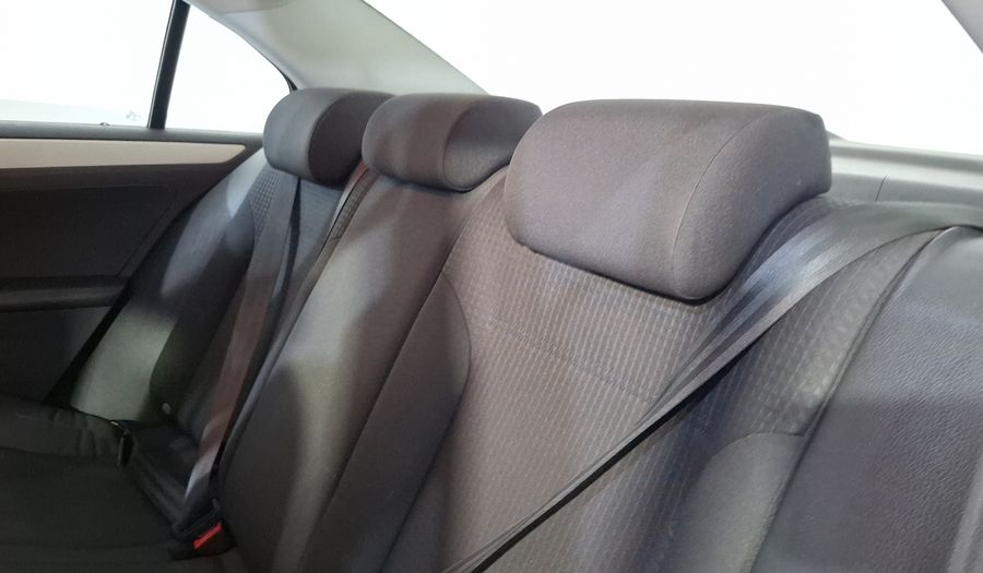 Volkswagen Jetta 2.5 TRENDLINE TIPTRONIC Sedan 2015