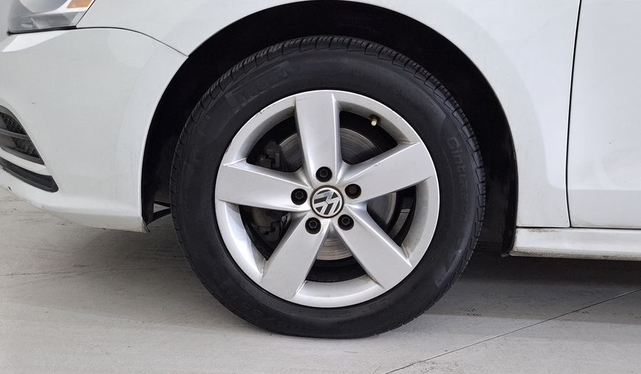 Volkswagen Jetta 2.5 TRENDLINE TIPTRONIC Sedan 2015