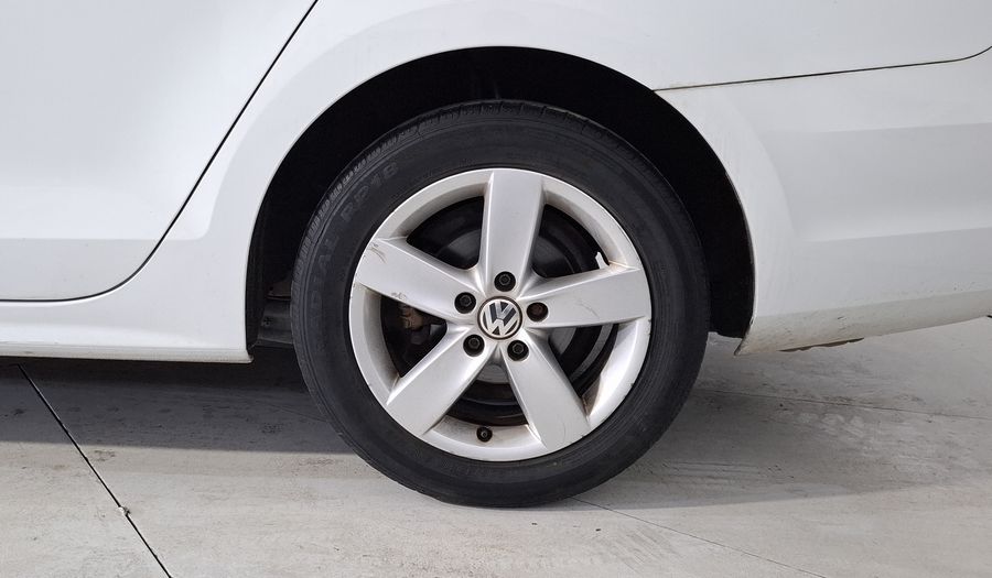 Volkswagen Jetta 2.5 TRENDLINE TIPTRONIC Sedan 2015