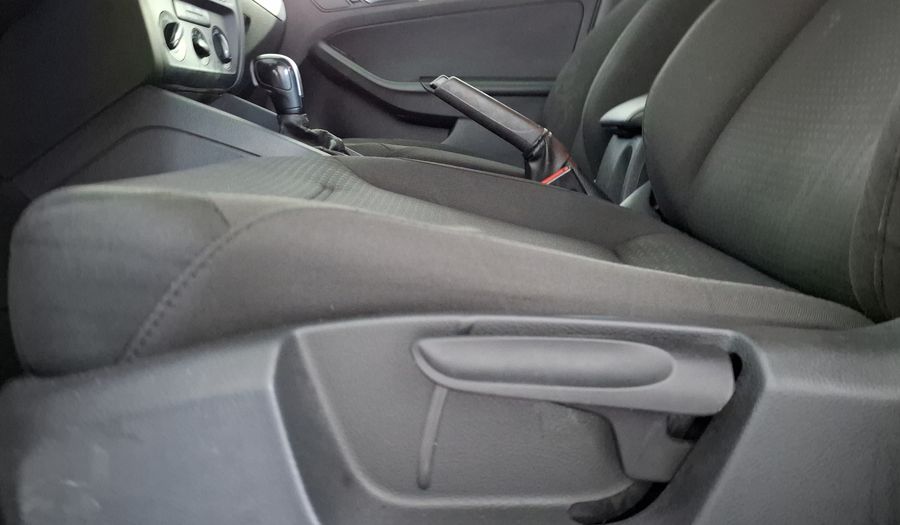 Volkswagen Jetta 2.5 TRENDLINE TIPTRONIC Sedan 2015