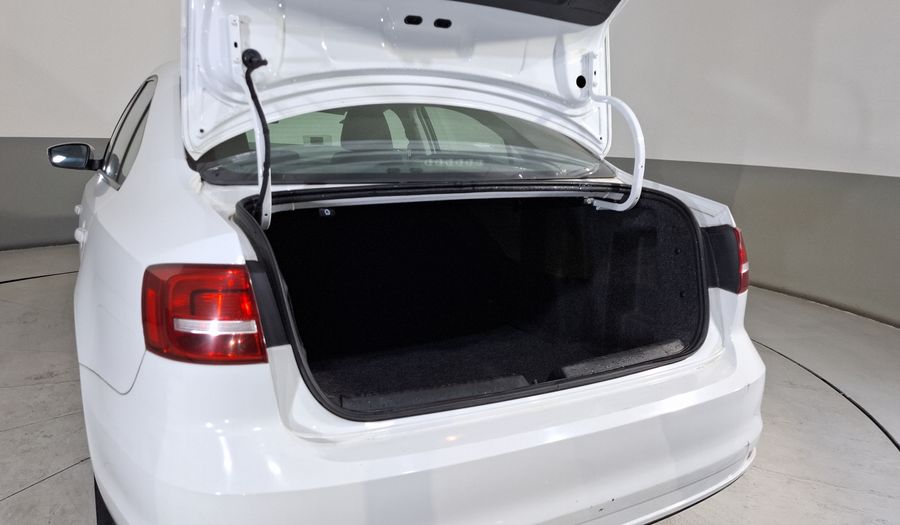 Volkswagen Jetta 2.5 TRENDLINE TIPTRONIC Sedan 2015