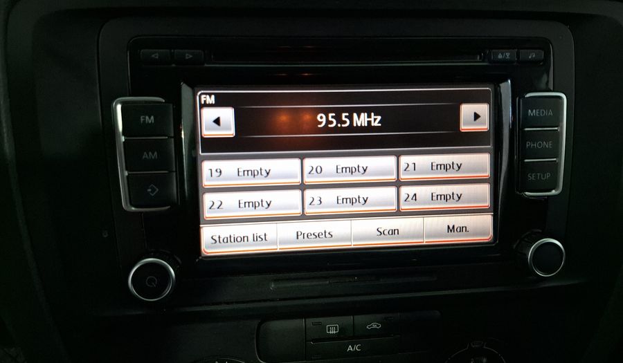 Volkswagen Jetta 2.5 TRENDLINE TIPTRONIC Sedan 2015
