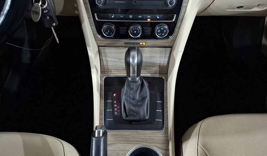 Volkswagen Passat 2.5 SPORTLINE Sedan 2016