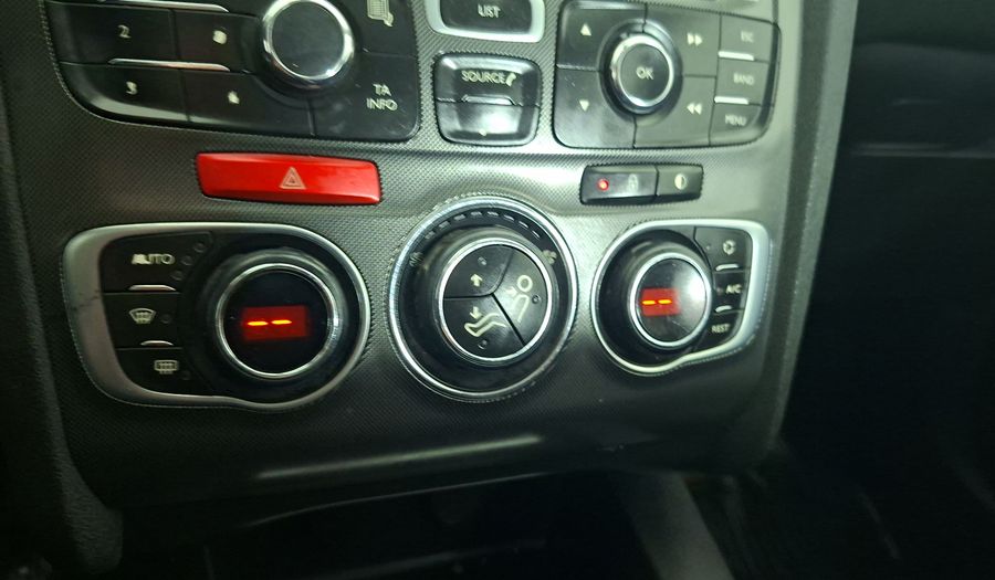 Citroen C4 1.6 120 HP SEDUCTION Hatchback 2013