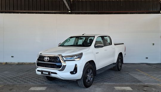 Toyota • Hilux
