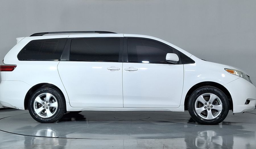 Toyota Sienna 3.5 CE AT Minivan 2015