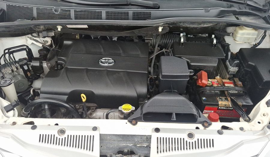 Toyota Sienna 3.5 CE AT Minivan 2015