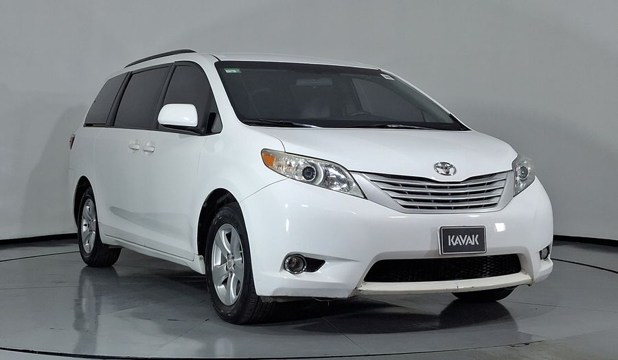 Toyota Sienna 3.5 CE AT Minivan 2015