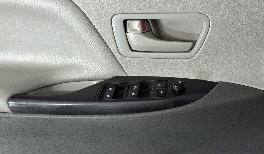 Toyota Sienna 3.5 CE AT Minivan 2015