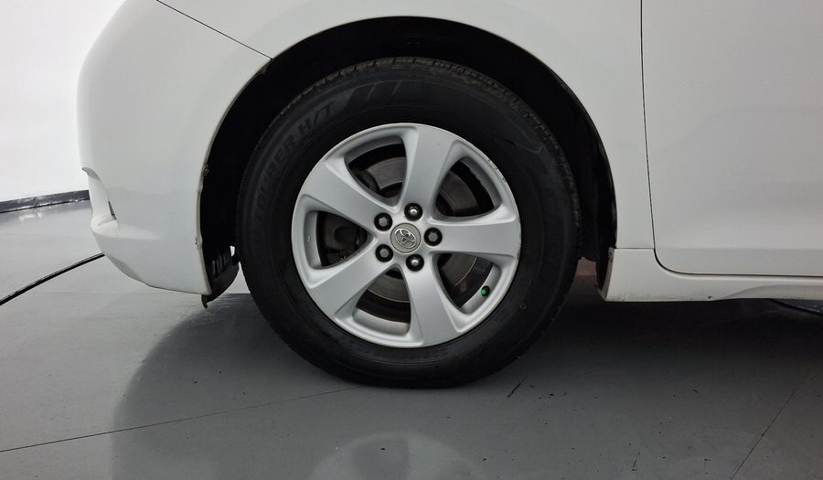 Toyota Sienna 3.5 CE AT Minivan 2015