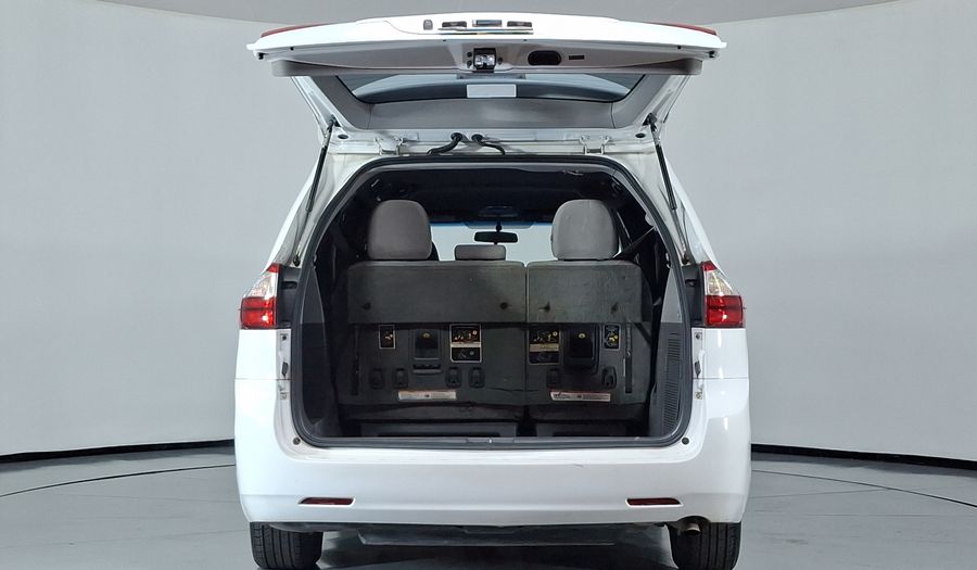 Toyota Sienna 3.5 CE AT Minivan 2015