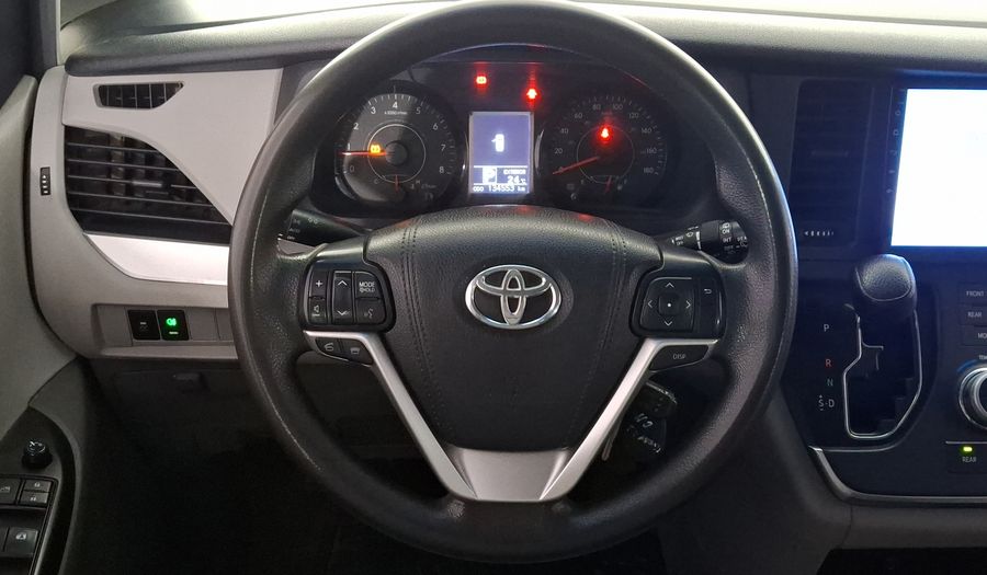 Toyota Sienna 3.5 CE AT Minivan 2015