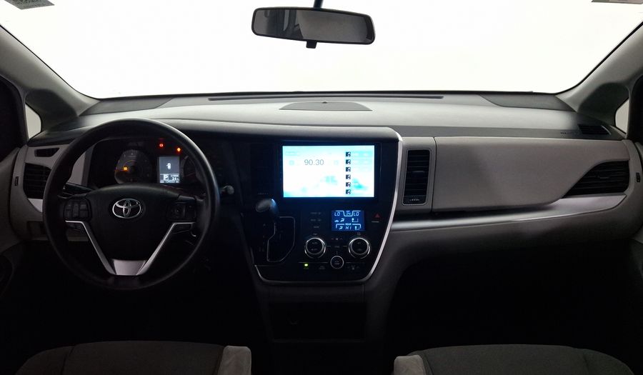 Toyota Sienna 3.5 CE AT Minivan 2015