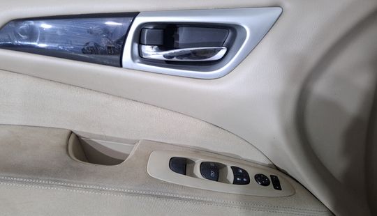 Nissan • Pathfinder