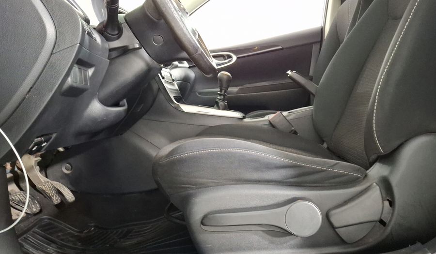 Nissan Sentra 1.8 ADVANCE MT Sedan 2017