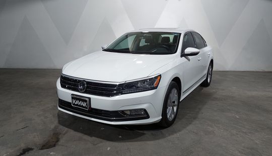 Volkswagen • Passat