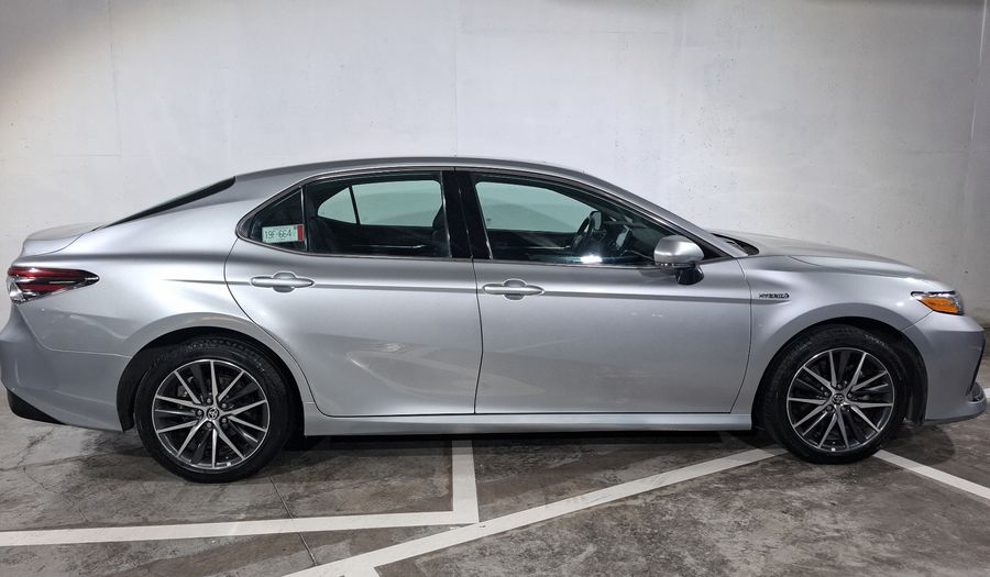 Toyota Camry 2.5 HEV XLE AUTO Sedan 2021