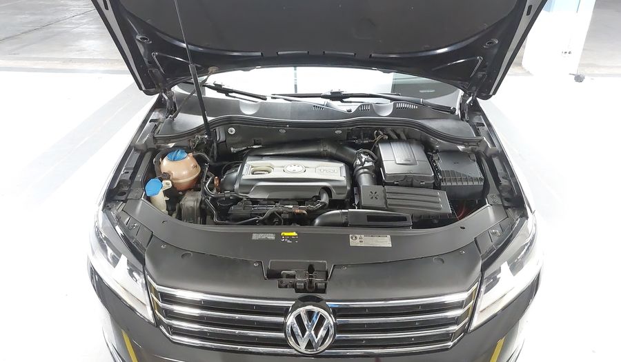 Volkswagen Passat 2.0 TSI DSG VARIANT Wagon 2013