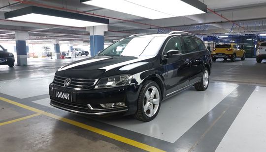 Volkswagen • Passat