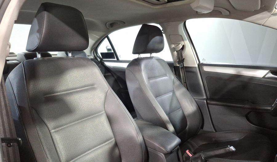 Volkswagen Jetta 2.5 SPORT PAQ WELTRADIO TECHO TIPTRONIC Sedan 2012