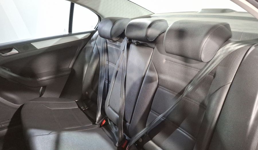 Volkswagen Jetta 2.5 SPORT PAQ WELTRADIO TECHO TIPTRONIC Sedan 2012