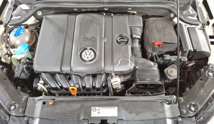 Volkswagen Jetta 2.5 SPORT PAQ WELTRADIO TECHO TIPTRONIC Sedan 2012