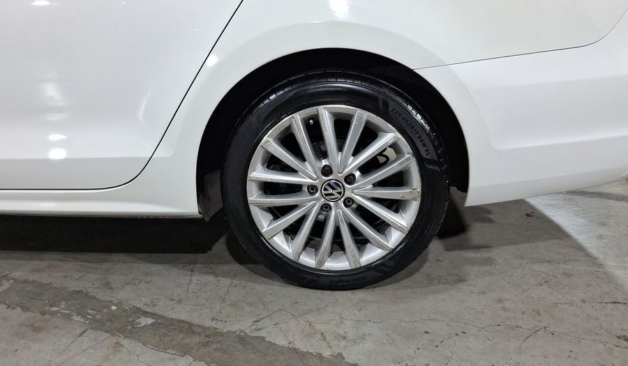 Volkswagen Jetta 2.5 SPORT PAQ WELTRADIO TECHO TIPTRONIC Sedan 2012