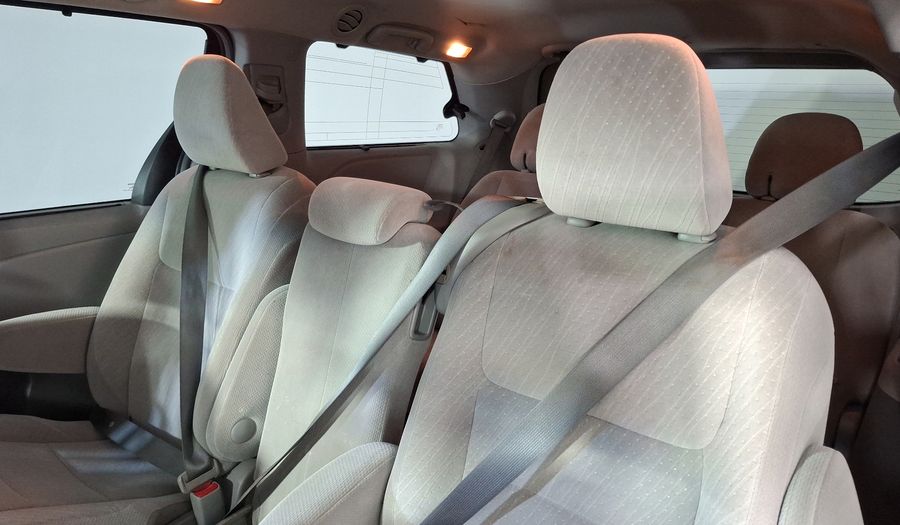 Toyota Sienna 3.5 XLE AT Minivan 2017