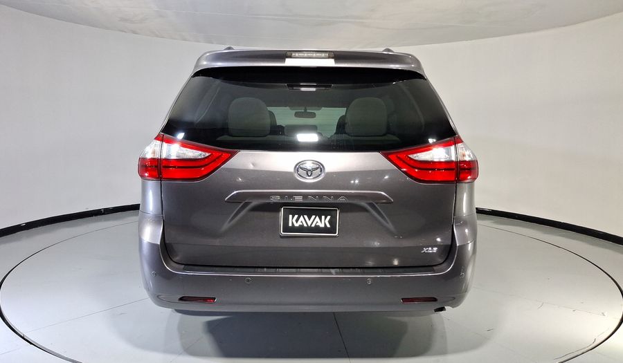Toyota Sienna 3.5 XLE AT Minivan 2017