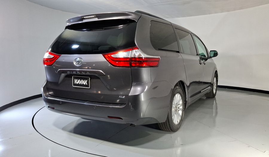 Toyota Sienna 3.5 XLE AT Minivan 2017