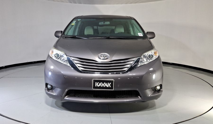 Toyota Sienna 3.5 XLE AT Minivan 2017