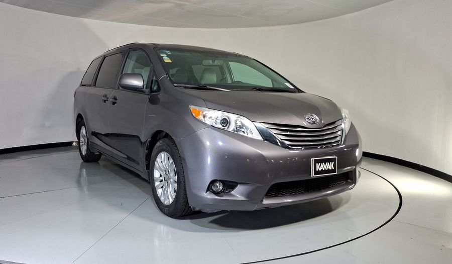 Toyota Sienna 3.5 XLE AT Minivan 2017