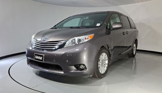 Toyota • Sienna