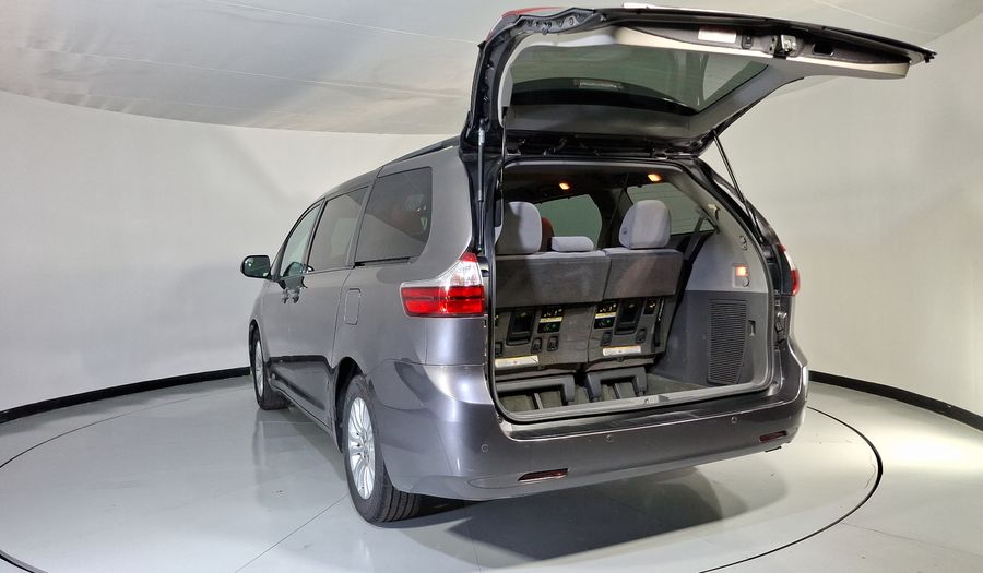 Toyota Sienna 3.5 XLE AT Minivan 2017
