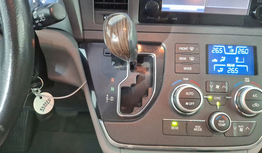 Toyota Sienna 3.5 XLE AT Minivan 2017