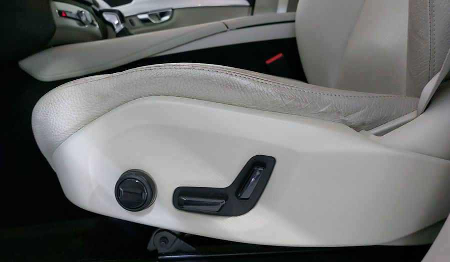 Volvo Xc90 2.0 MOMENTUM T6 AUTO AWD 5P Suv 2019