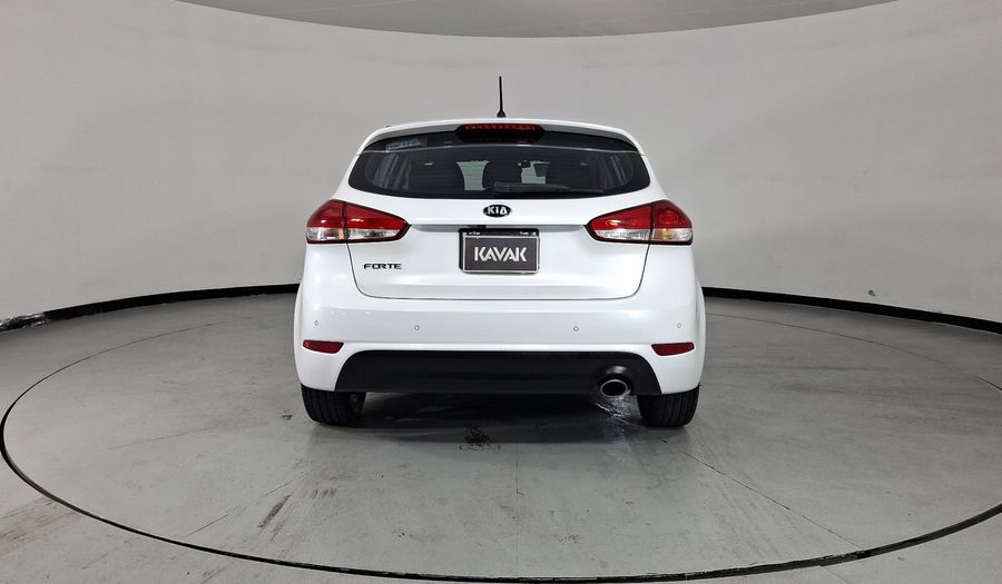 Kia Forte 2.0 EX AUTO Hatchback 2018